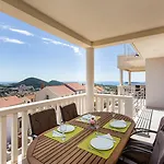 Apartments Villa Dadic