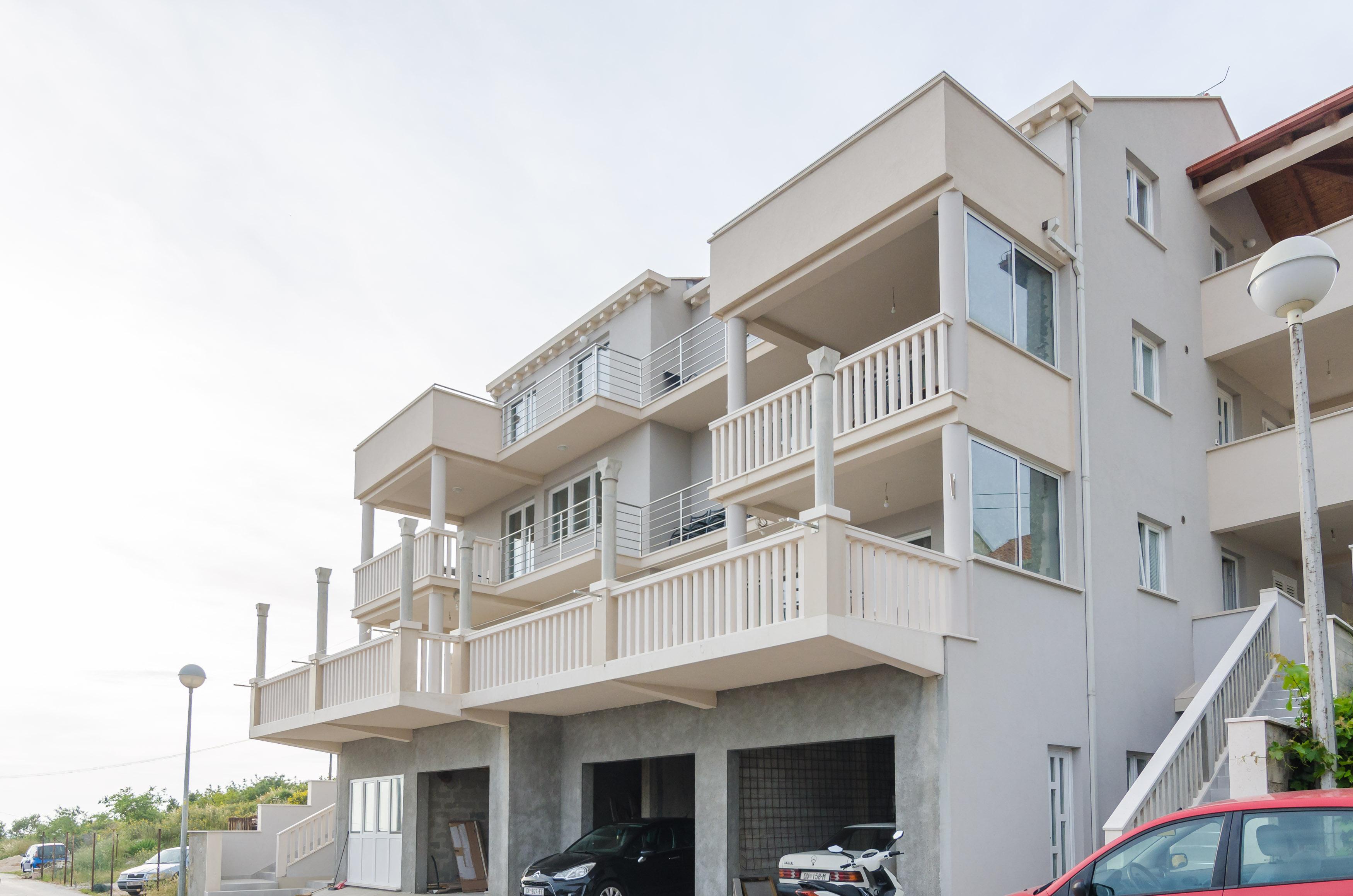 Apartment Dadic *