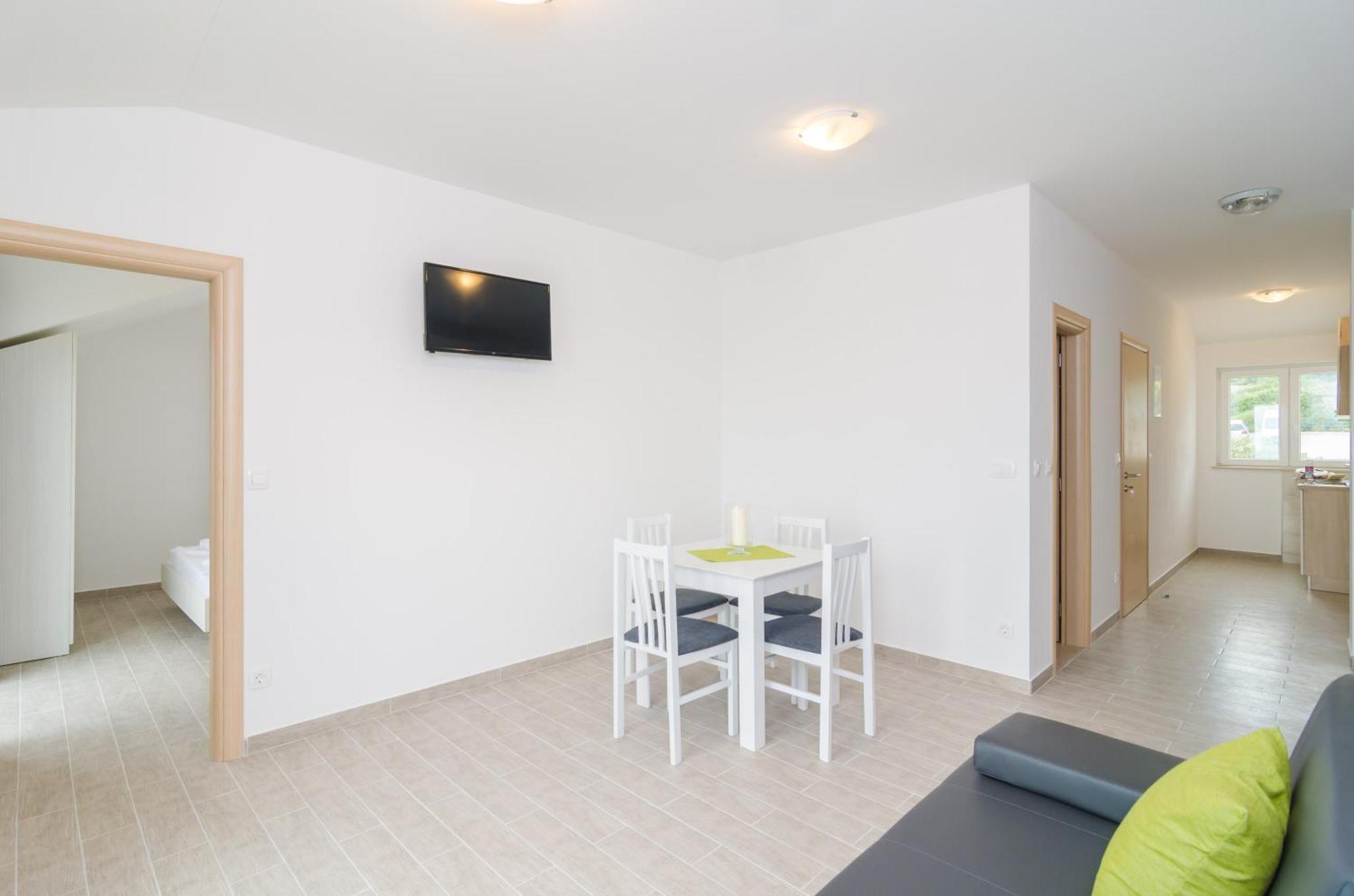 Apartment Dadic *